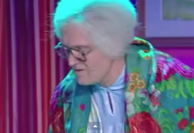 Уральские пельмени бабушки и диван. Уральские пельмени бабушка и внук. Уральские пельмени бабушка в деревне. Уральские пельмени бабушка в деревне. Уральские пельмени бабка миллионерша.