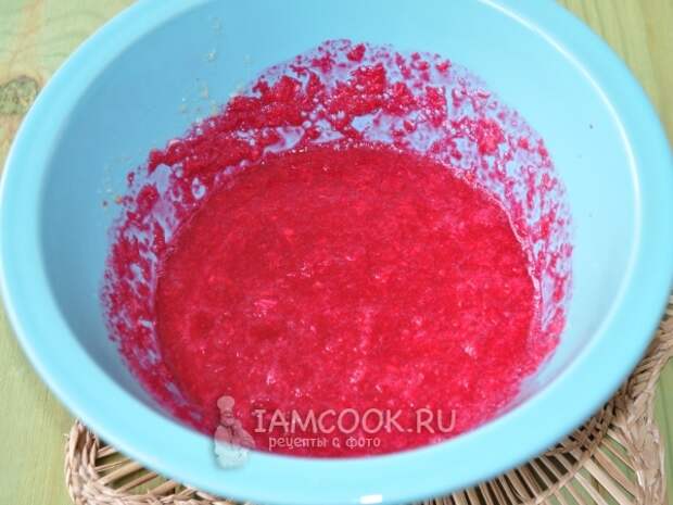 Смешать хрен с уксусом и соком