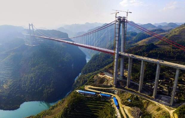 Над гигантским подвесным мостом в Китае трудятся лишь строители с титановыми яйцами китай, мост