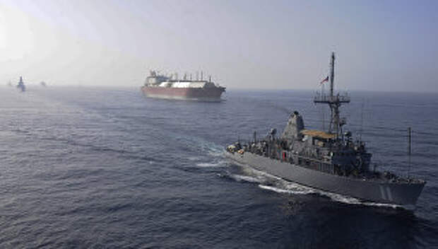 Флот ВМС США сопровождает танкер для перевозки СПГ