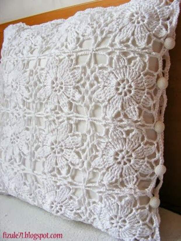 crochet pillow: 