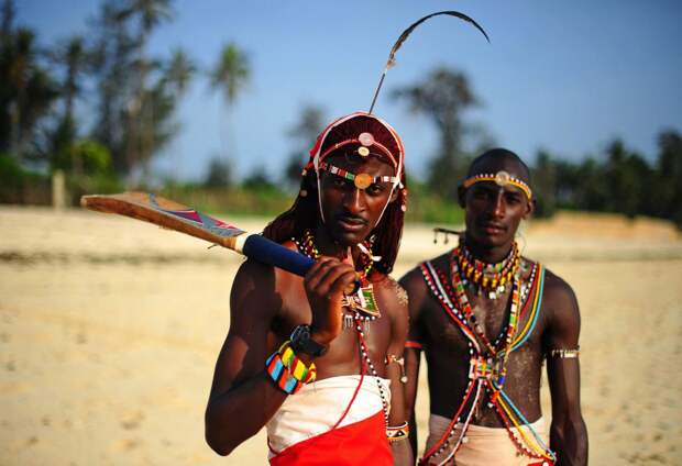 Воины масаи тренируются в крикет, фото