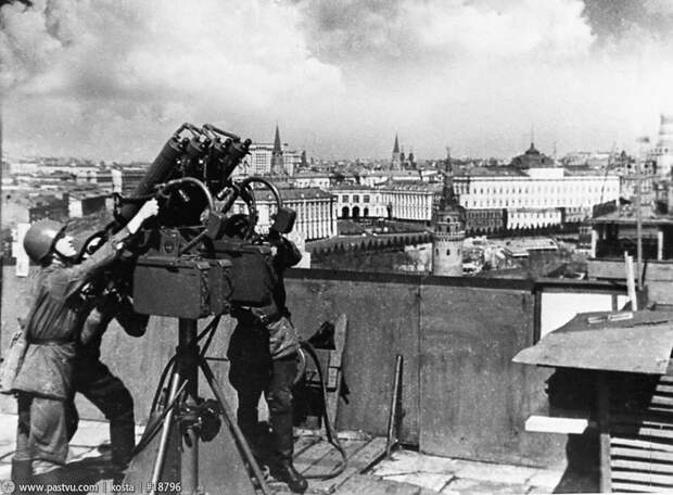 Зенитный пулемет на крыше Дома правительства. 1941, москва, прогулка