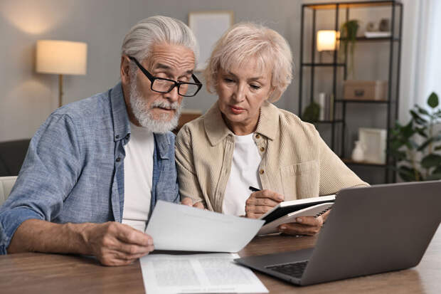 Экономист Алексеев: у пенсионеров 40% бюджета занимает еда, 15% — лекарства