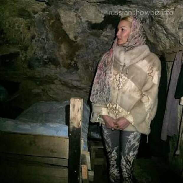 Анастасия Волочкова в монашеской келье