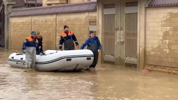Житель Дагестана рассказал, как спас четырёх детей из затопленного дома