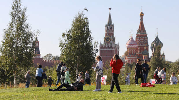 Летом туристы потратили в Москве почти 252 млрд рублей