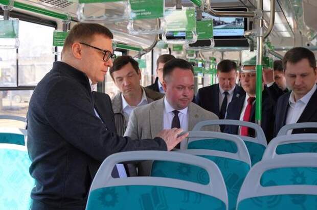 Алексей Текслер дал старт движению новых трехсекционных трамваев