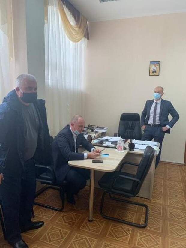 «Нашли смертельно опасное вещество, угрожающее всем окружающим, но не отравлен», Иван Жданов и Юлия Навальная о последних новостях