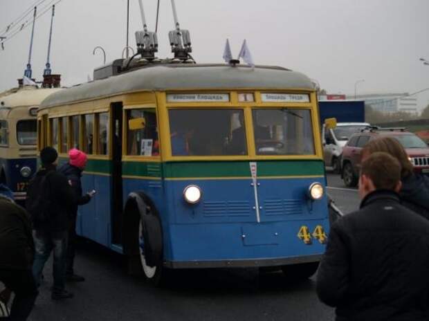 82 года Московскому троллейбусу. Фоторепортаж