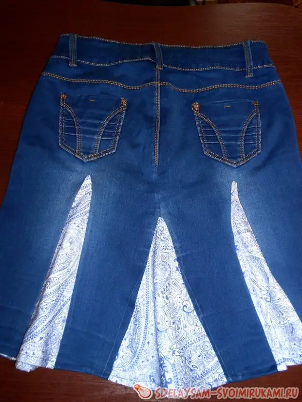 Как переделать джинсы на юбку до колен