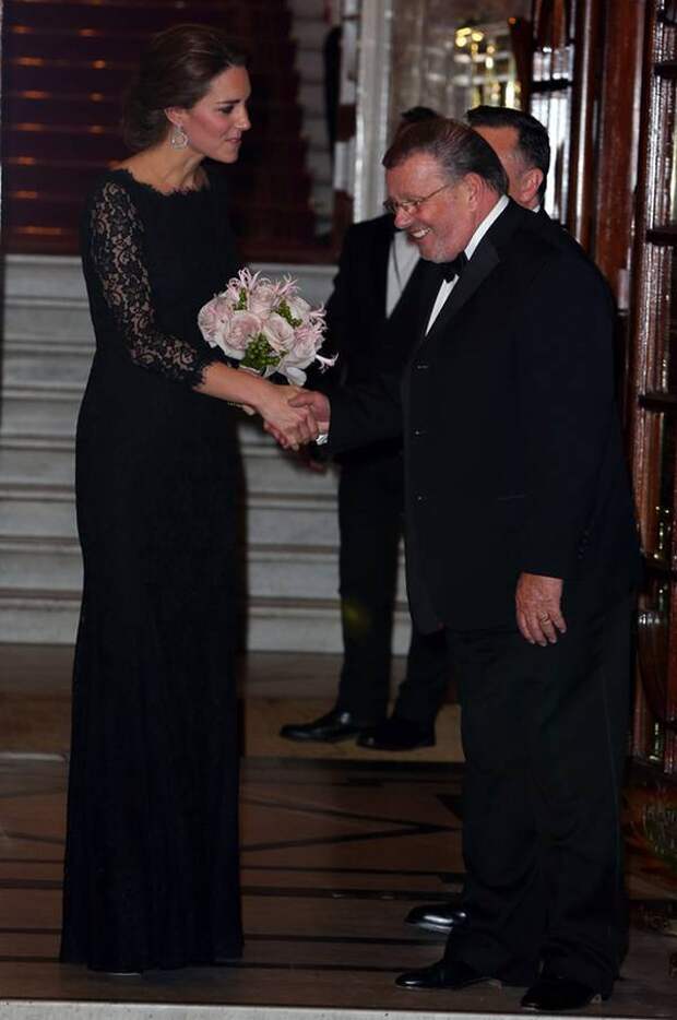 Kate Middleton Little Baby Bump In Lace Dress Diane Von Furstenberg