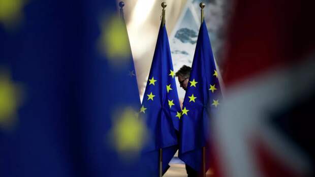 Bloomberg: Европу должна беспокоить стагнация в экономике, а не рост госдолга