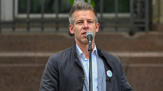 Венгерский оппозиционер требует от ЕС разрыва связей с Киевом из-за угроз Орбану