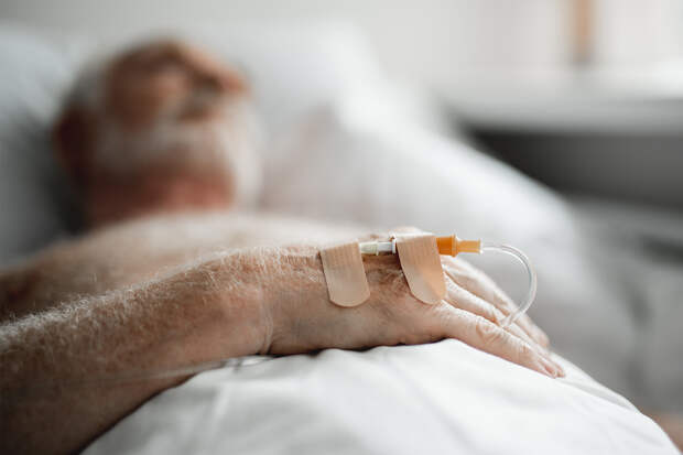 Пожилой мужчина лишился 30 миллионов рублей из-за ошибки онлайн-казино и попал в больницу