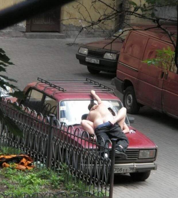 И НА личном  девушки, прикол, спалились., юмор