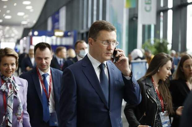 Вице-премьер Новак: Россия не будет себе в убыток поставлять нефть на мировые рынки