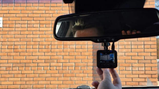 ГАИ объяснила, где лучше крепить видеорегистратор, чтобы избежать штрафа