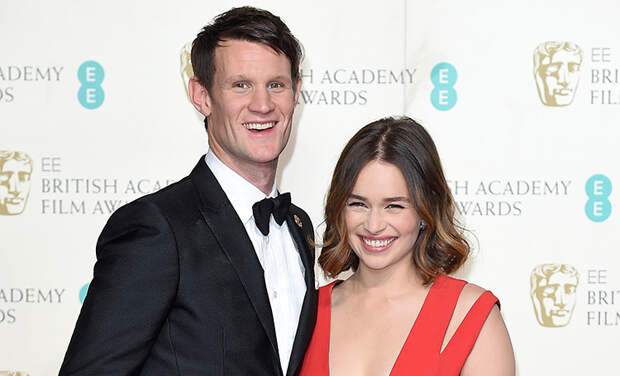 Эмилия Кларк замечена на свидании со звездой сериала "Корона" Мэттом Смитом