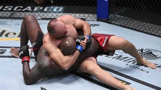 Орловский: Олейнику чуть-чуть не хватило сил задушить Льюиса