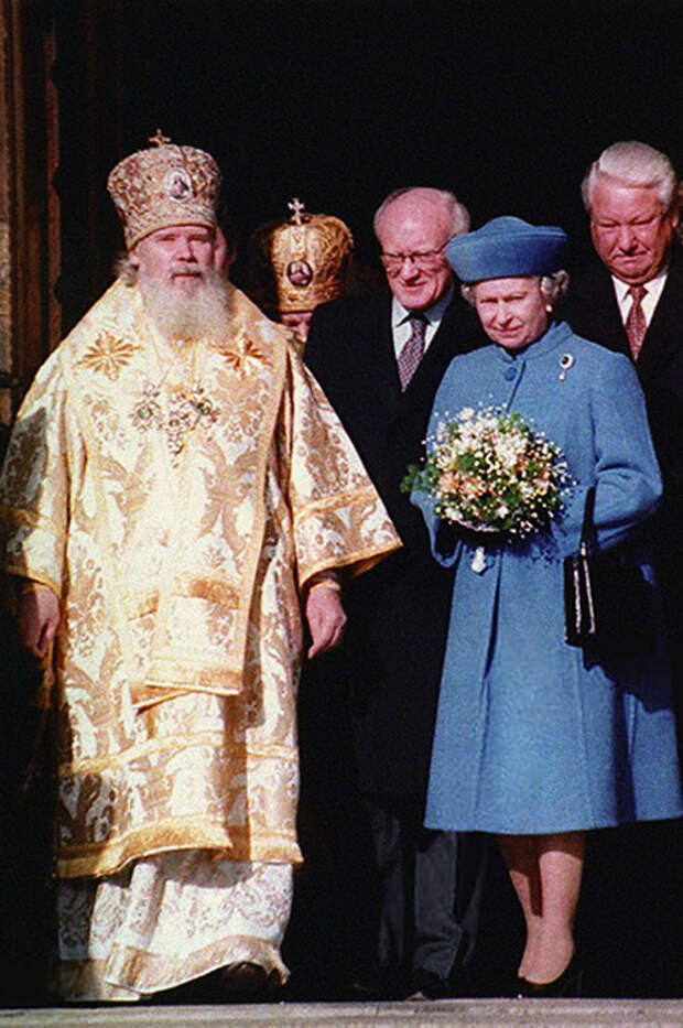 Патриарх Московский и всея Руси Алексий II, королева Елизавета II и Борис Ельцин