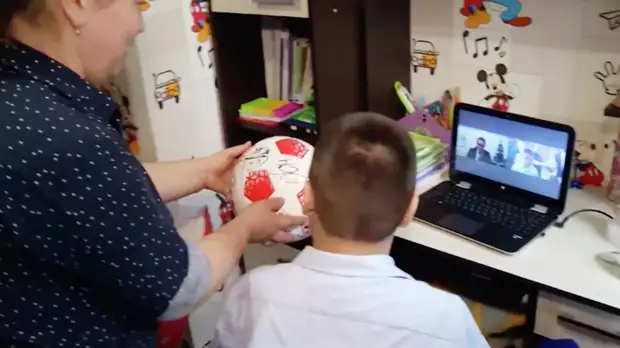 Мурашко исполнил мечту 13-летнего мальчика в рамках акции «Ёлка желаний»