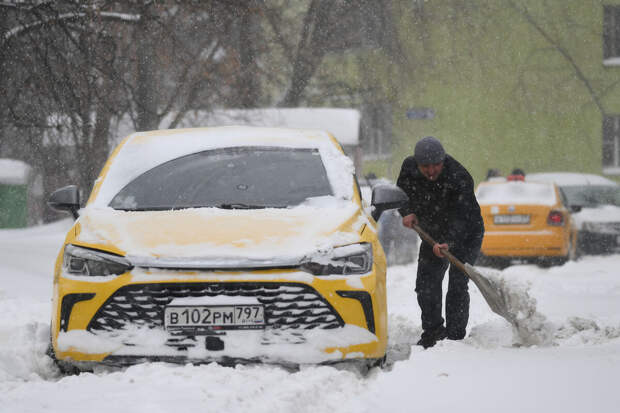 Автоэксперт Корнев: длительная стоянка машины в сугробе вредит аккумулятору
