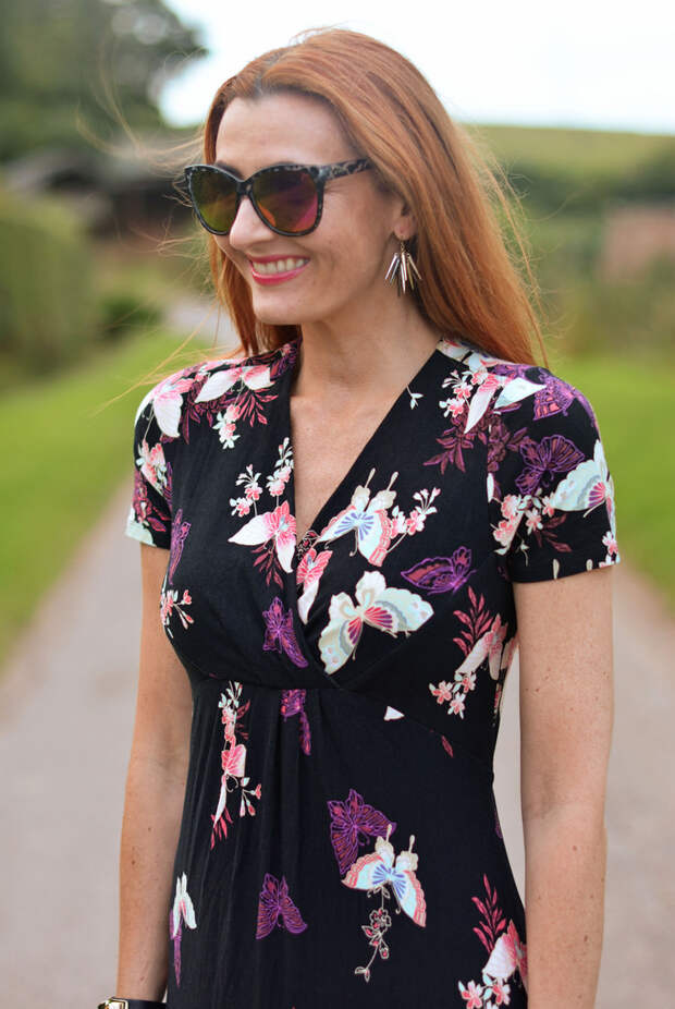 Butterfly print maxi dress, mirrored sunglasses