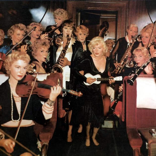 Каким мог быть фильм "В джазе только девушки" в цвете: редкие архивные снимки  Мэрилин Монро