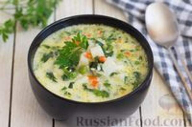 Фото к рецепту: Суп со шпинатом, зелёным горошком, рисом и сливочным сыром