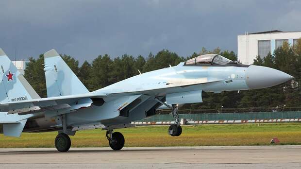 «Ростех» передал Минобороны партию многофункциональных истребителей Су-35С