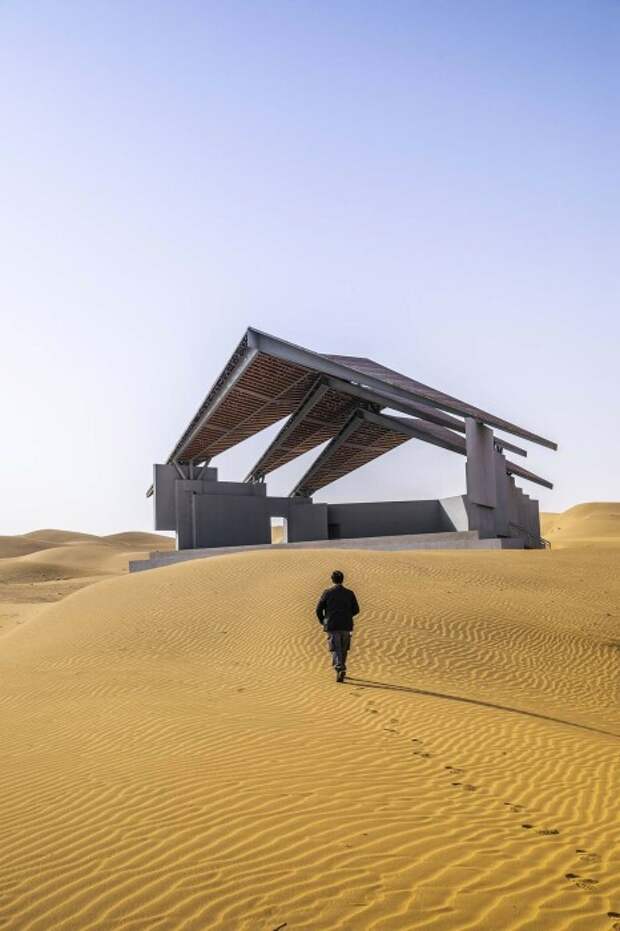 На территории туристического лагеря установлены оригинальные навесы (Desert Galaxy, Zhongwei). | Фото: archcollege.com.