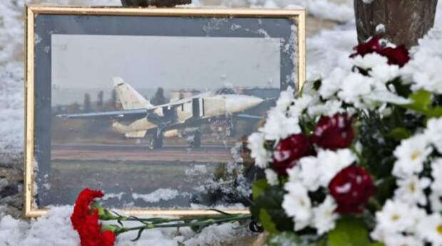 Самолет с телом российского пилота Су-24 приземлился в Подмосковье (ВИДЕО) Самолет с телом российского пилота Су-24 приземлился в Подмосковье (ВИДЕО)