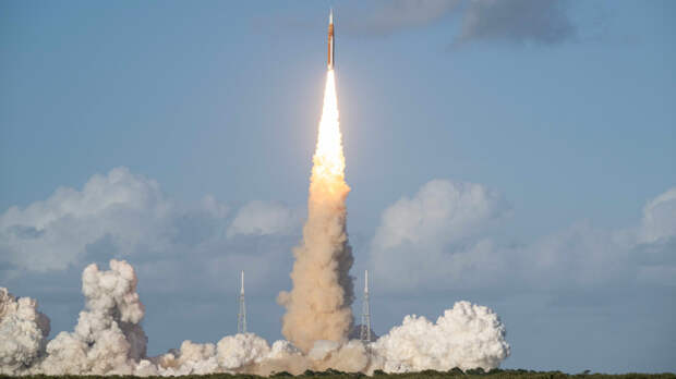 Проблемы со связью и туалетом: на летящем к Луне корабле возникли неполадки