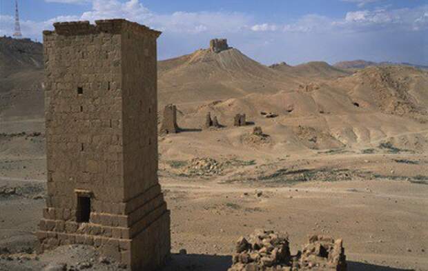 Боевики ИГ во время казни взорвали древние колонны Пальмиры