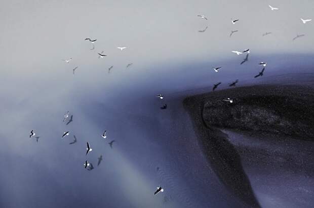 Невероятной красоты воздушные фотографии Ботсваны и Исландии 