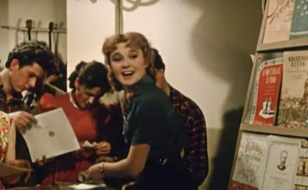 Кадр из фильма *Девушка с гитарой*, 1958 | Фото: mos.ru