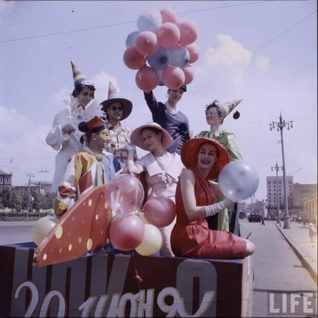 Christian Dior в Москве. 1959 год. (30 фото)