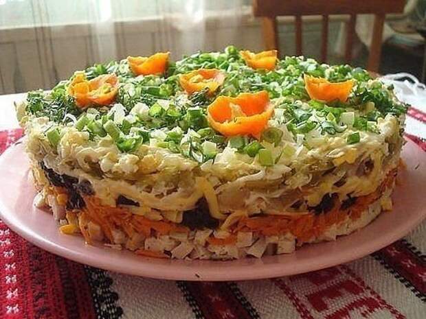 Слоёный салат с черносливом "Ночка" Слоёный салат с черносливом "Ночка"
