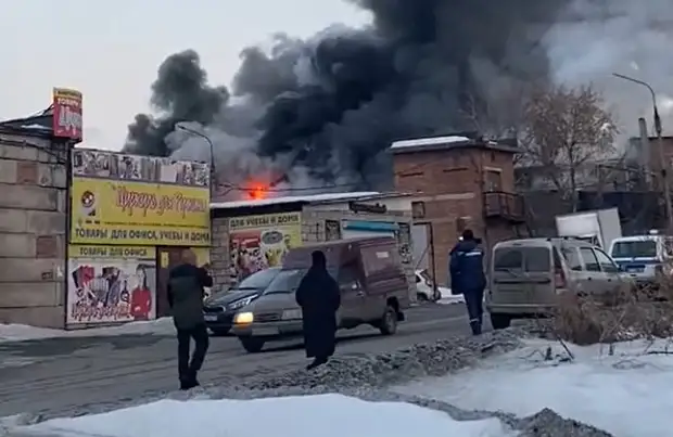 В Магнитогорске на Зелёном рынке пожар охватил 1000 квадратных метров