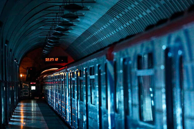 ТАСС: пассажиров эвакуируют на станции "Спортивная" после сообщения о задымлении