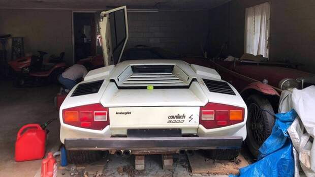 Внук нашел в гараже бабушки эксклюзивный Lamborghini Countach Lamborghini Countach, Суперкар, Внуки, Бабушка, Длиннопост