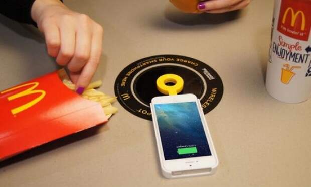 Беспроводная зарядка смартфонов в ресторанах McDonald's Беспроводная зарядка смартфонов в ресторанах McDonald's