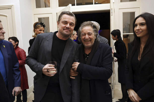 Актер Аль Пачино вышел на публику с кольцом и спровоцировал слухи о свадьбе