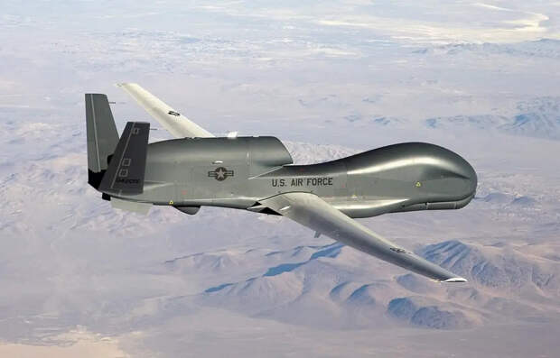 Американский БПЛА RQ-4B Global Hawk сегодня вёл разведку вдоль всей западной границы РФ
