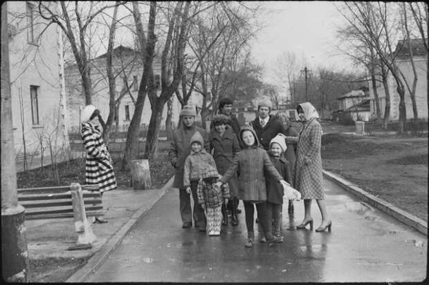 Дружеские гуляния семьями были обычным делом.