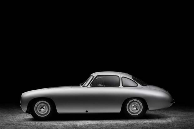 Живая легенда Mercedes 300 SL празднует свое 60-летие (24 фото)