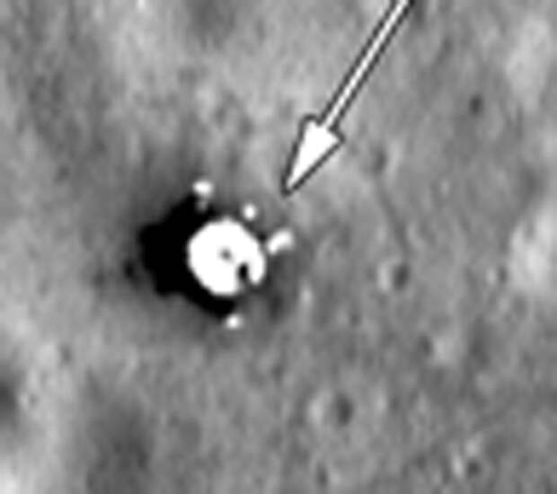 Это - "Орел" - посадочный модуль "Аполлон-11". Увеличено со снимка с высоты 25 километров