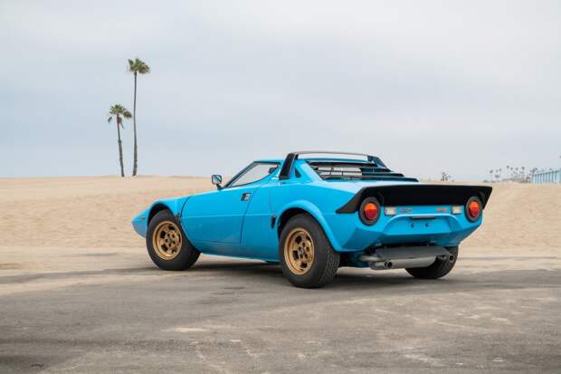 Очень редкий спорткар Lancia Stratos 1975 года выпуска
