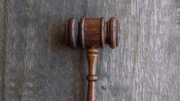 Судейский молот / Фото: unsplash.com / Wesley Tungey